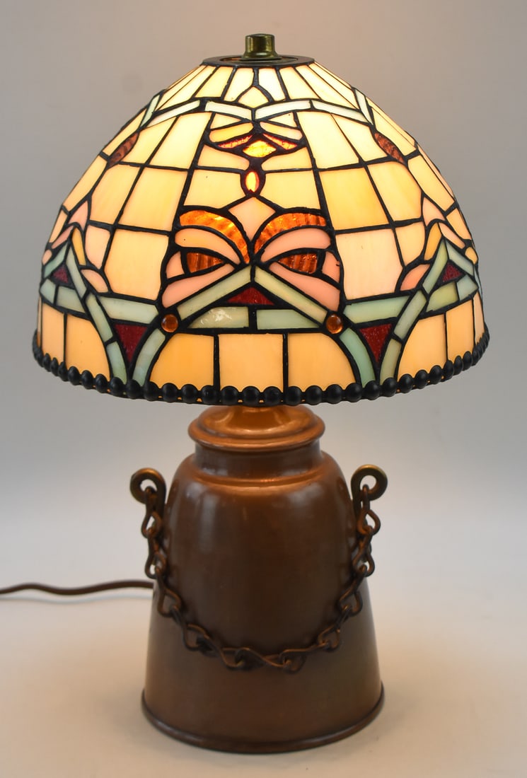 COPPER CHAIN-HANDLE BUCKET TABLE LAMP: A copper repurposed bucket table lamp with a chain handle and a Dale Tiffany marked lampshade. The item measures 16" H, 10" W, 10" D.