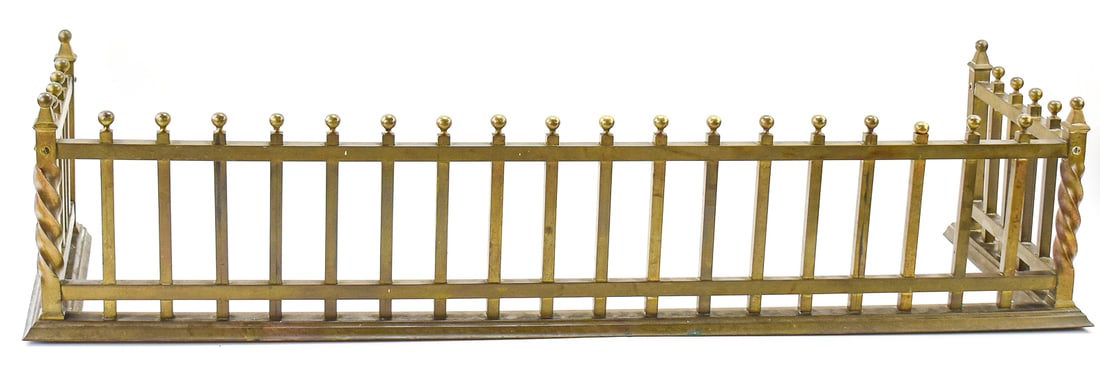 EARLY 20TH CENTURY BRASS FIREPLACE FENDER: A brass fireplace fender, circa early 20th century. The item measures 9.5" H, 41.5" W, 13" D.
