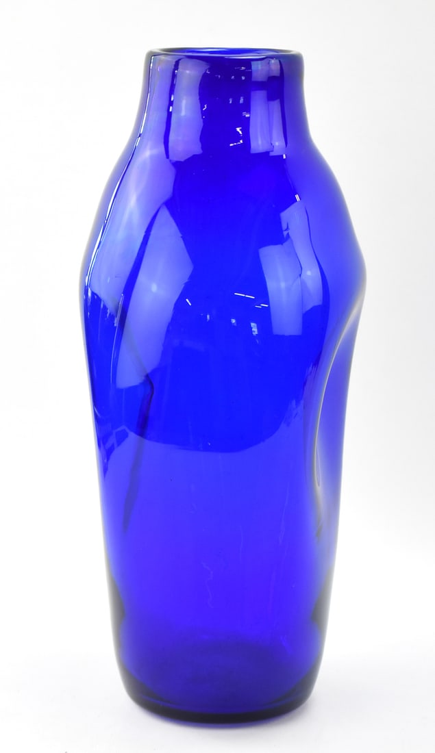 MID-CENTURY BLENKO HAND-BLOWN COBALT BLUE ART GLASS VASE: A Mid-century Blenko cobalt blue art glass vase with pinched sides. The vase measures 16" H x 7.5" W x 7.5" D.