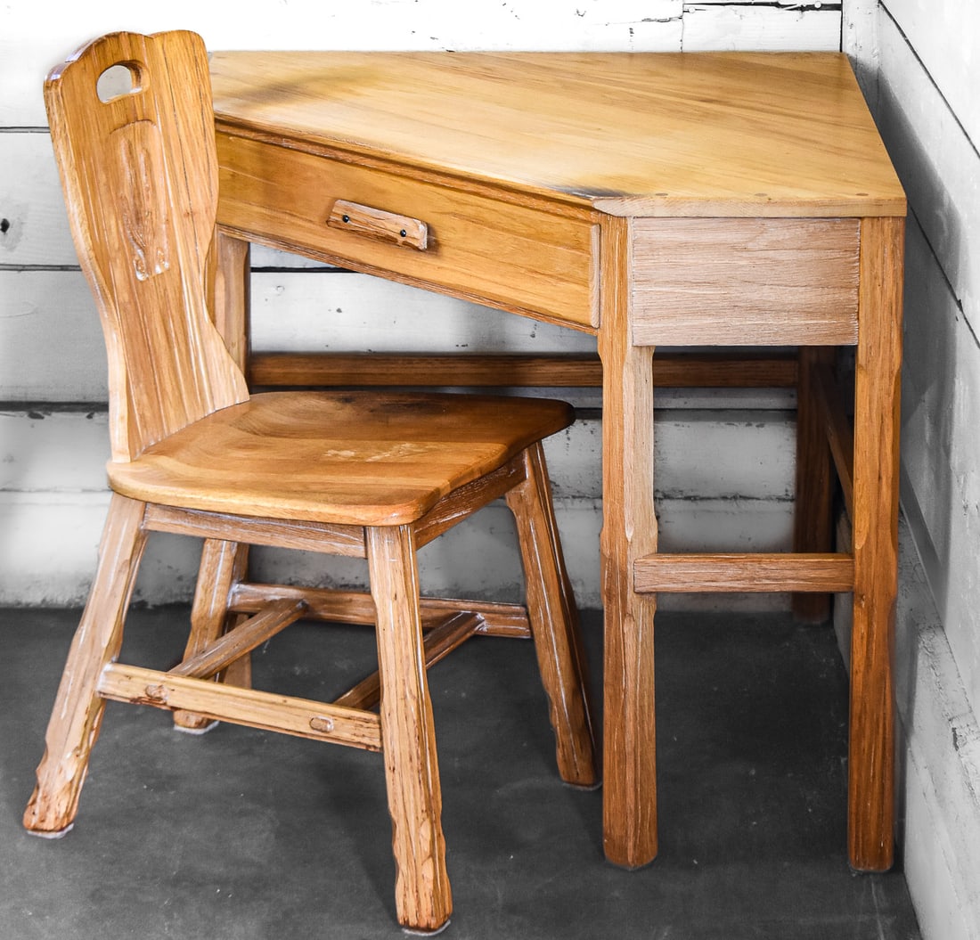 BRANDT RANCH OAK CORNER DESK & CHAIR (1 of 3)