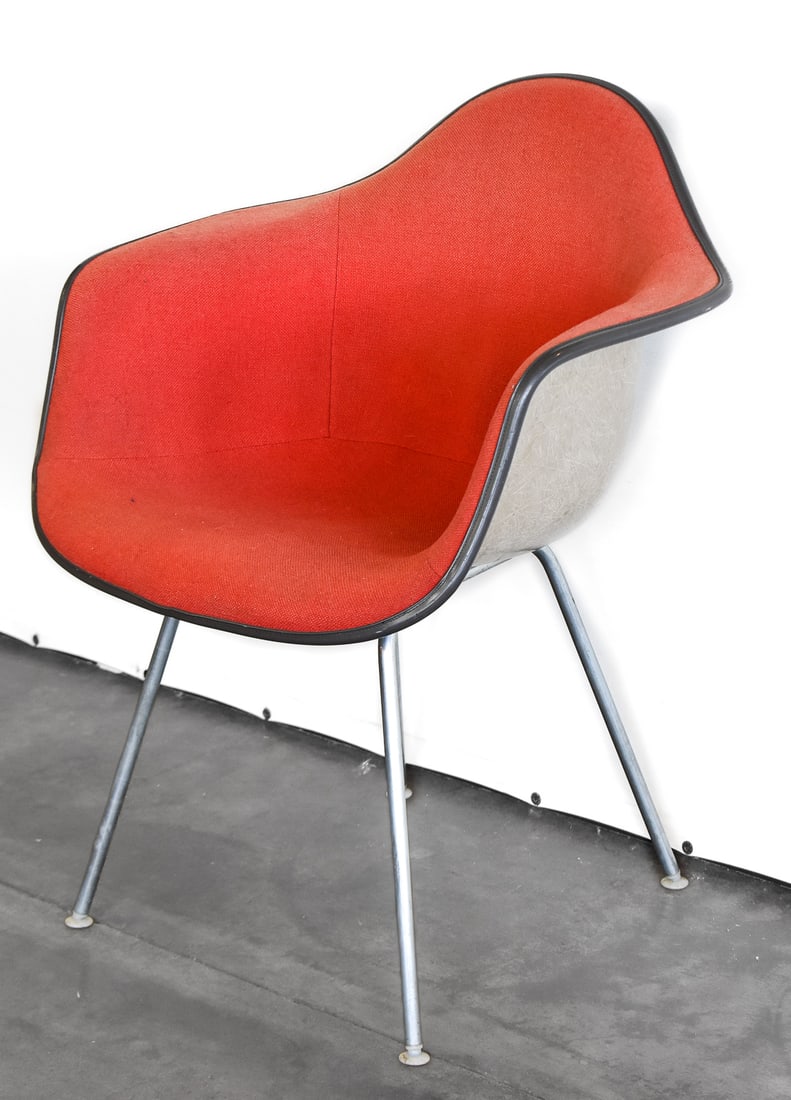 EAMES FOR HERMAN MILLER FIBERGLASS SHELL CHAIR (1 of 3)