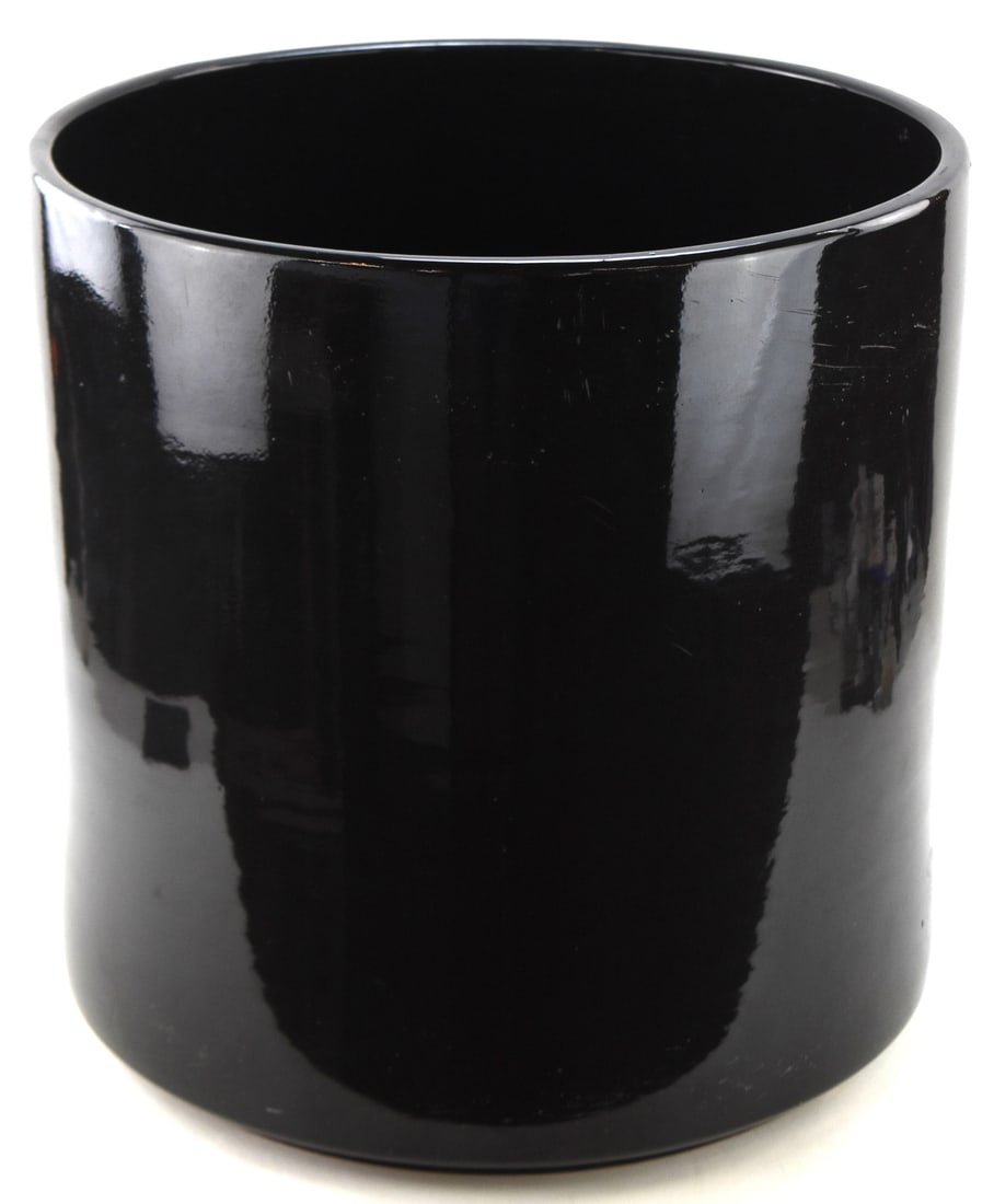 MID-CENTURY XL GAINEY CERAMICS C20 BLACK GLAZED PLANTER: A Mid-century XL Gainey Ceramics La Verne, California C20 black glazed planter measuring 19.5" H x 20" W x 20" D.
