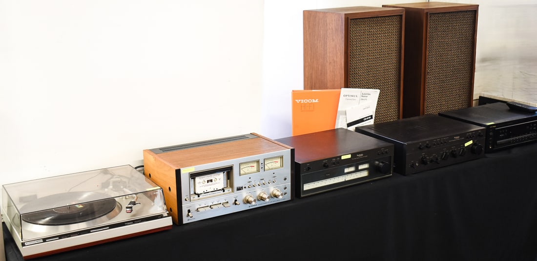 VINTAGE STEREO EQUIPMENT (1 of 8)