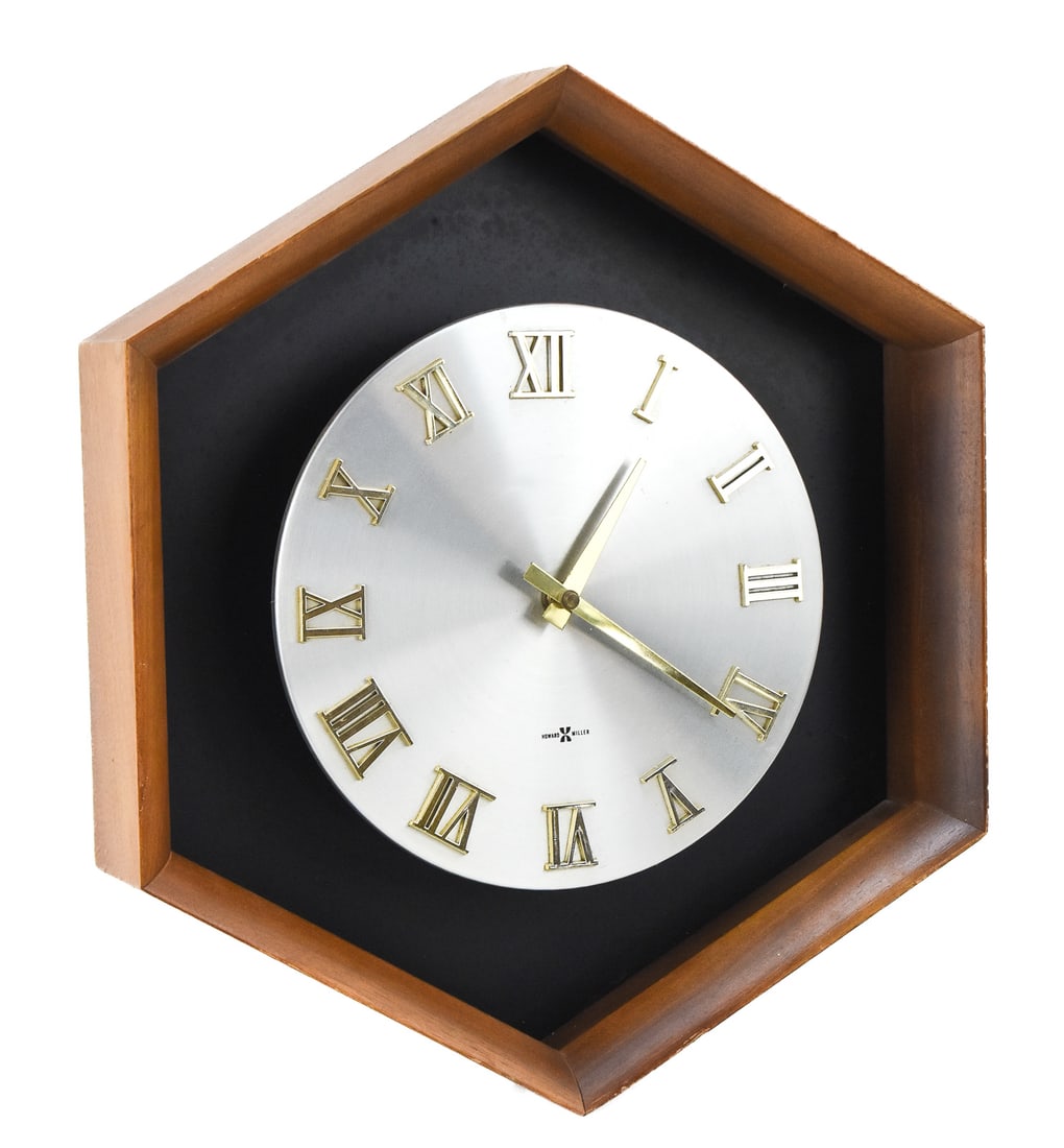 ARTHUR UMANOFF FOR HOWARD MILLER WALL CLOCK MODEL 555 (1 of 3)