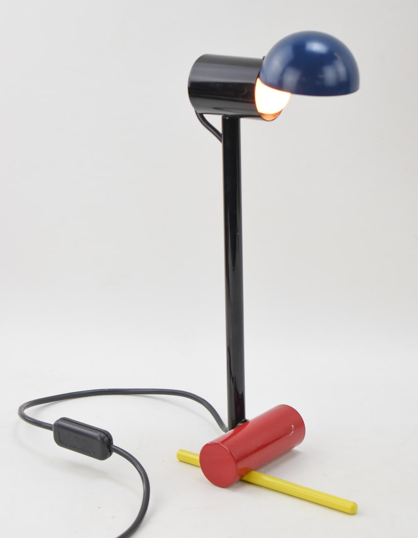 GERRIT RIETVELD DE STIJL TABLE LAMP: A Gerrit Rietveld (1888-1964) De Stijl movement table lamp based off a 1918 design, circa 1980s. The item measures 15" H, 4.5" W, 7.5" D.