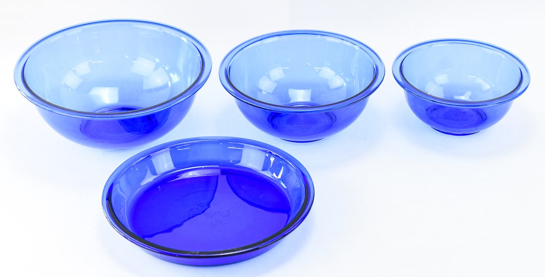 PYREX & ANCHOR HOCKING COBALT GLASSWARE (1 of 2)