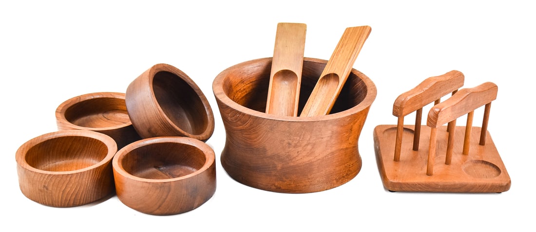 MID-CENTURY MODERN TEAK: SERVING BOWL, INDIVIDUAL BOWLS, DANSK TONGS, AND NAPKIN HOLDER: This lot includes the following Mid-century Modern Danish style teak items, circa mid-late 20th century: Dansk International salad tongs, salad serving bowl, four individual bowls, and a napkin