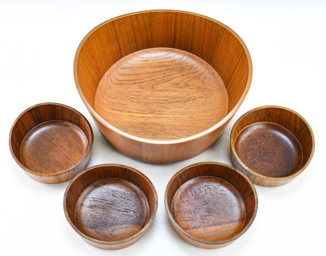 TEAK SALAD SERVING BOWL AND INDIVIDUAL BOWLS: This lot includes a teak salad serving bowl and four individual bowls, circa mid-late 20th century. The largest item measures 5" H, 12.5" W, 11.5" D.
