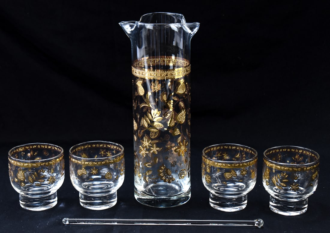 CULVER 'GOLD CHANTILLY' MARTINI PITCHER AND INDIVIDUAL GLASSES: This lot includes a Culver "Gold Chantilly" 22k gold leaf designed martini pitcher and four individual glasses, circa 1950-1960s. The largest item measures 9.5" H, 4" W, 3" D.