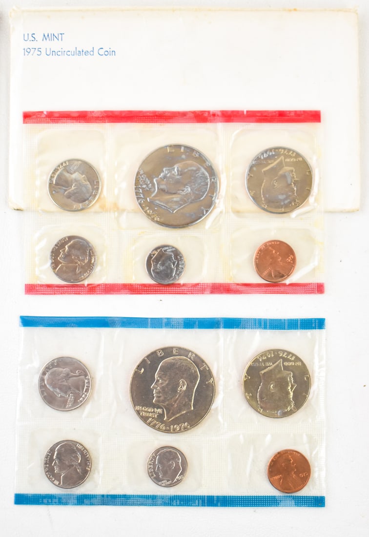 UNCIRCULATED 1971 40% SILVER EISENHOWER DOLLAR & UNCIRCULATED 1975 P & D MINT SET: An uncirculated 1971 40% silver Eisenhower dollar and an uncirculated 1975 Philadelphia and Denver mint coin set. The 1975 mint set is unique in that the quarter, half-dollar, and dollar are not 1975