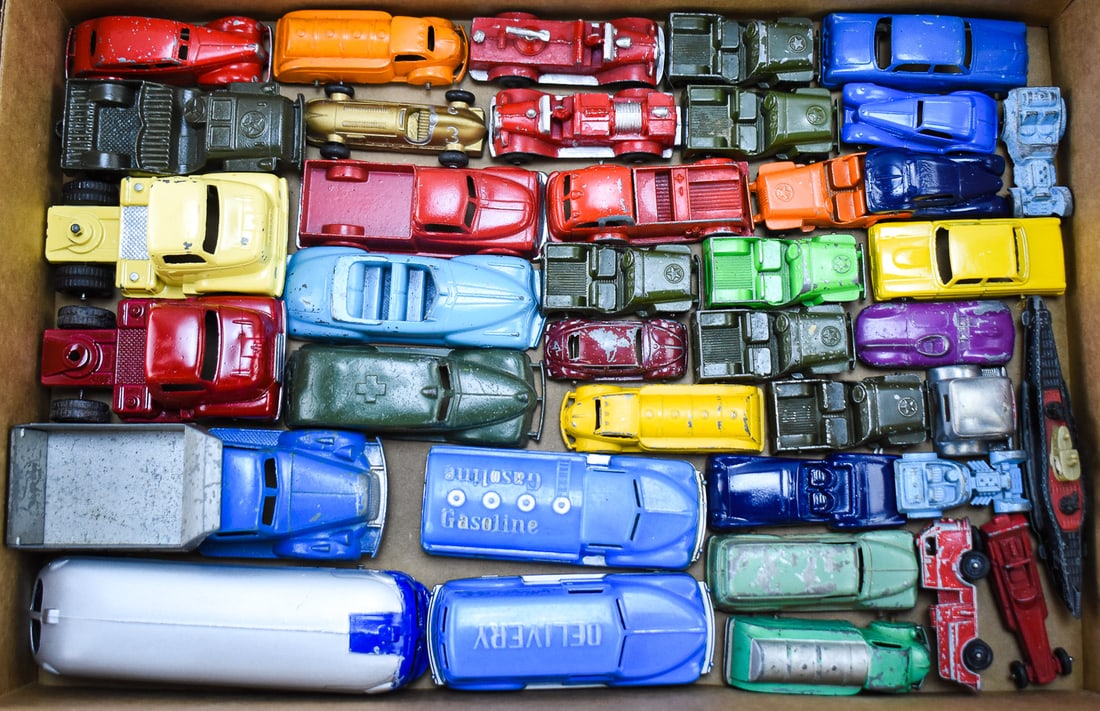 25 TOOTSIE TOY COLLECTION WITH 2 RENWAL GASOLINE DELIVERY TRUCKS (1 of 3)