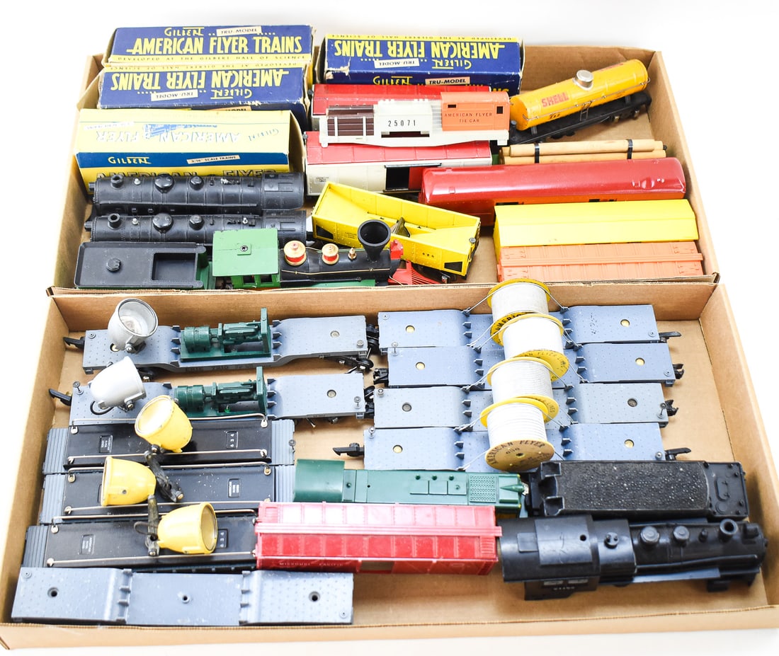 COLLECTION OF AMERICAN FLYER TRAIN CARS (1 of 2)
