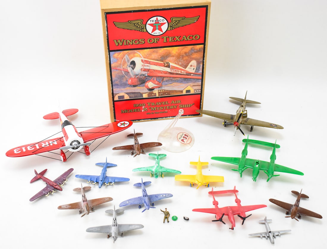 ASSORTMENT OF MODEL AND TOY AIRPLANES: WINGS OF TEXACO, REVELL, TIMMEE (1 of 2)