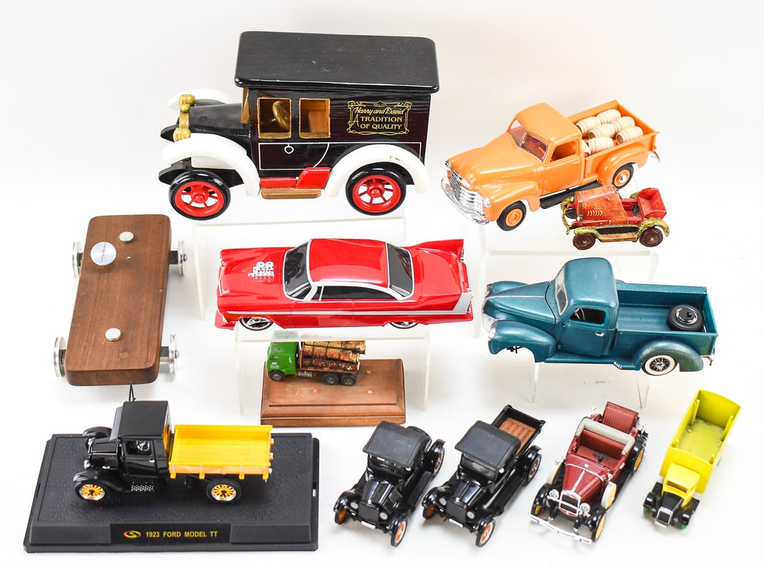 ASSORTMENT OF TWELVE CAR & TRUCK TOYS (1 of 3)