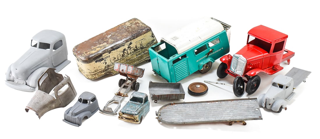 ASSORTMENT OF LARGE PRESSED STEEL TOYS: HUBLEY, BUDDY L (1 of 3)