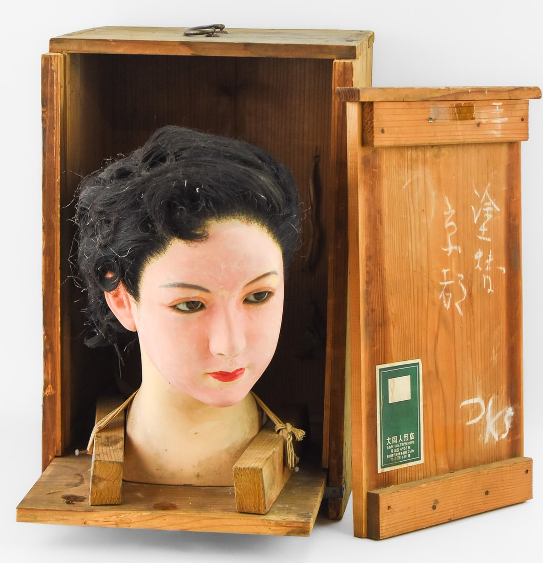 JAPANESE IKI-NINGYO WOMAN HEAD W/ORIGINAL STORAGE BOX (1 of 4)