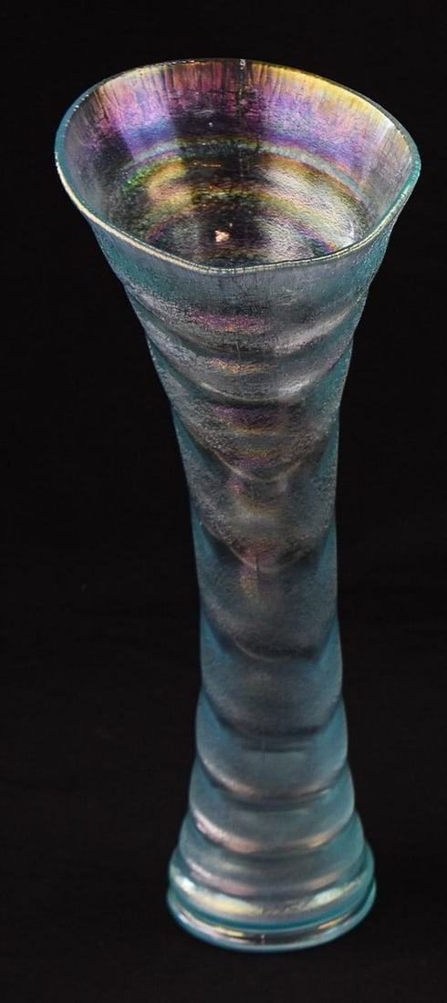 ICE BLUE IRIDESCENT "RING OPTIC" STRETCH GLASS VASE, FENTON (1 of 3)