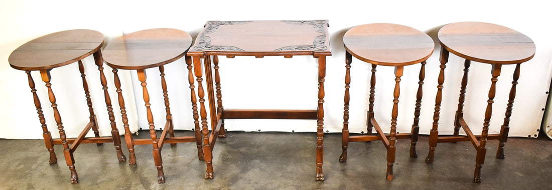 EARLY 20TH CENTURY OAK NESTING TABLE SET - 3