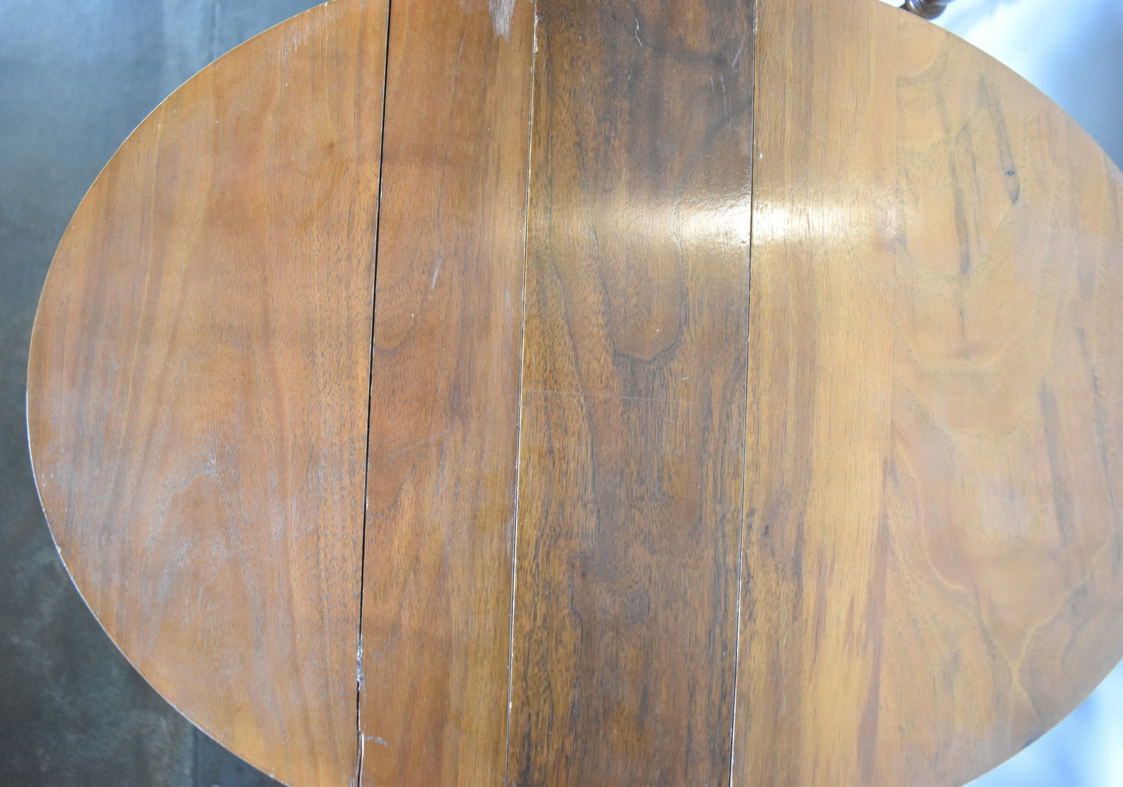 EARLY 20TH CENTURY OAK NESTING TABLE SET - 6