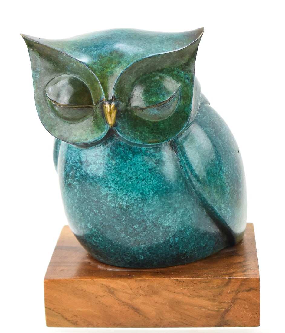 WAH M. CHANG SIGNED "OWL" PATINATED BRONZE SCULPTURE: A Wah Ming Chang (Listed Chinese-American artist, 1917-2003) signed "Owl" limited edition patinated bronze sculpture on wooden base No. 26 of 90. The item measures 7.5" H, 5.5" W, 5" D.