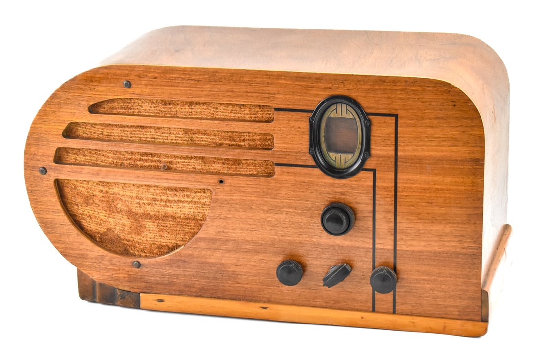 PHILCO 'BIG BULLET' MODEL 37-610 WOOD TUBE RADIO: A Philco 'Big Bullet' model 37-610 wood tube radio, circa 1937. The item measures 11.5" H, 20.5" W, 8.5" D.