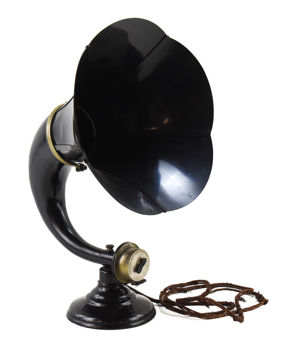 EARLY 20TH C. BURNS RADIO LOUDSPEAKER HORN (1 of 2)