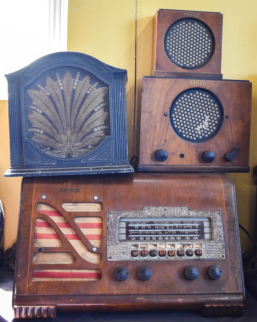 PHILCO MODEL 40 TUBE RADIO, MODEL F-10 LOUDSPEAKER, AND MORE (1 of 1)
