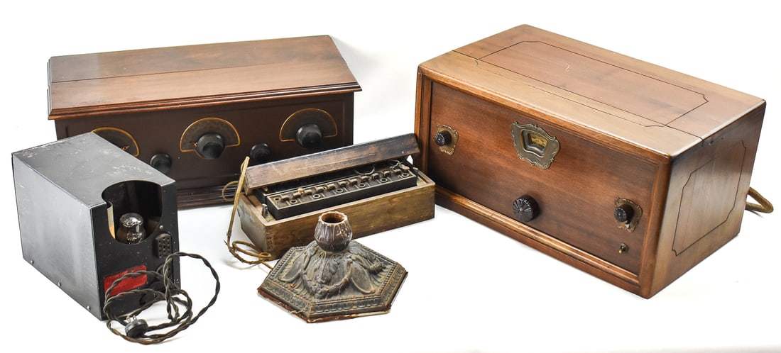 STEWART WARNER CORPORATION TUBE RADIOS: MODEL 300 AND MORE (1 of 3)