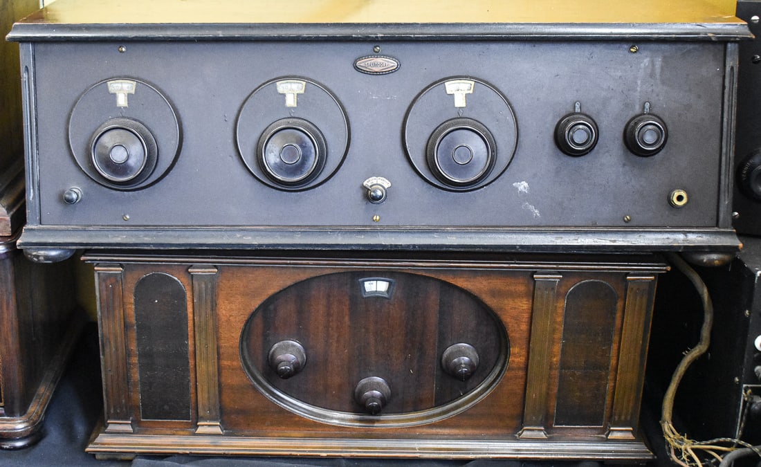SPLITDORF ELECTRICAL COMPANY R-V-580 AND KINGS RADIO TUBE RADIOS (1 of 2)