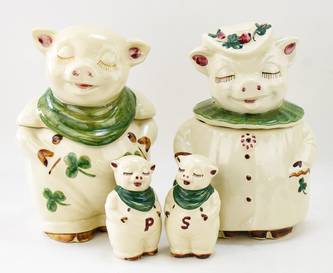SHAWNEE POTTERY COOKIE JARS AND SALT & PEPPER SHAKERS (1 of 3)