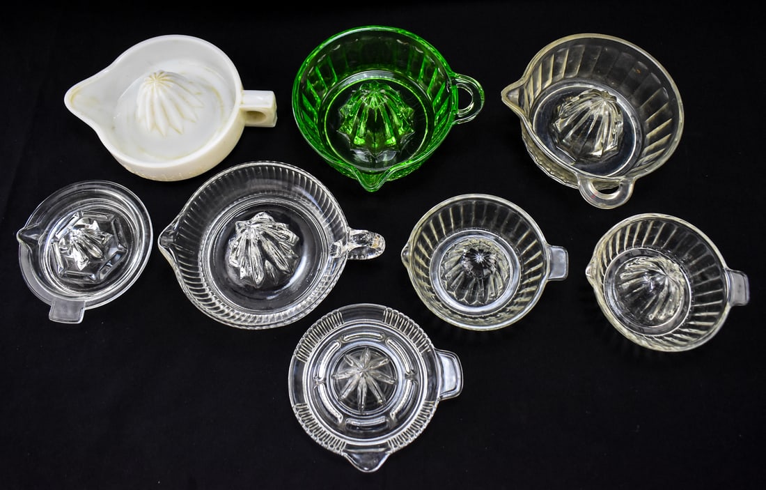 ASSORTMENT OF 8 GLASS CITRUS JUICERS: URANIUM, ANCHOR HOCKING, FEDERAL GLASS (1 of 3)