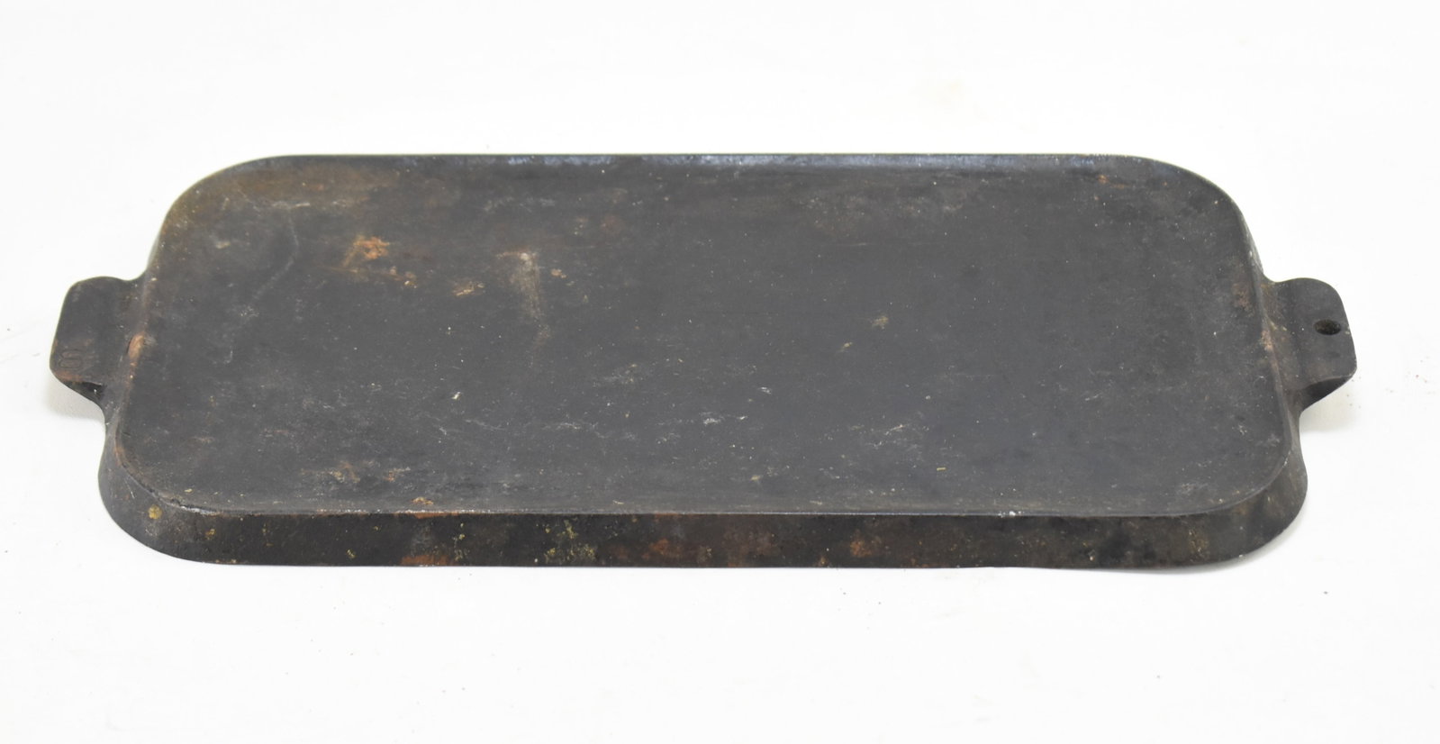 GRISWOLD CAST IRON LONG GRIDDLE No. 8 (1 of 4)