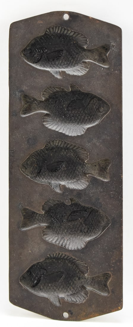 LODGE CAST IRON FIVE 'STICK' PERCH FISH PAN (1 of 3)