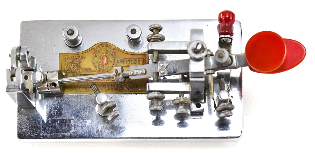 THE VIBROPLEX COMPANY CHROME AND BAKELITE TELEGRAPH KEY BUG (1 of 2)