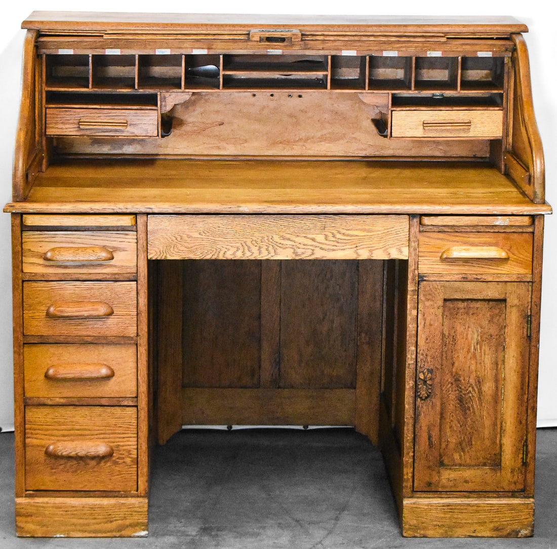 EARLY 20TH CENTURY OAK ROLL TOP DESK (1 of 5)