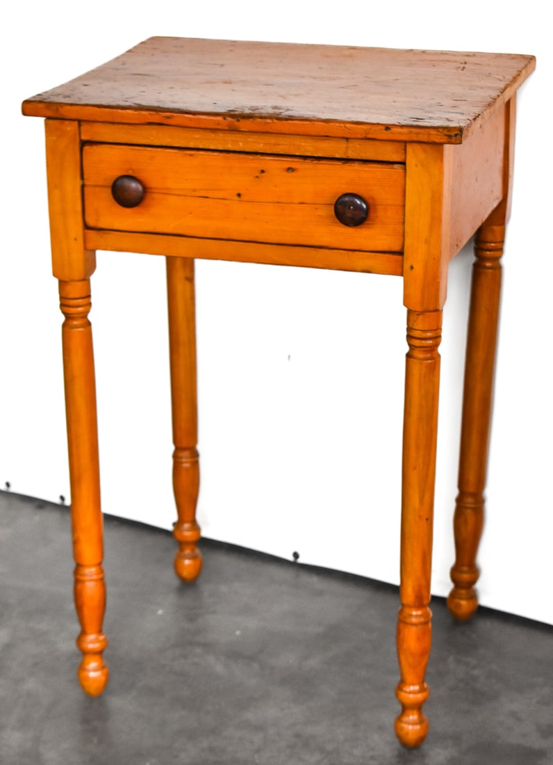 AMERICAN PINE SIDE TABLE (1 of 3)