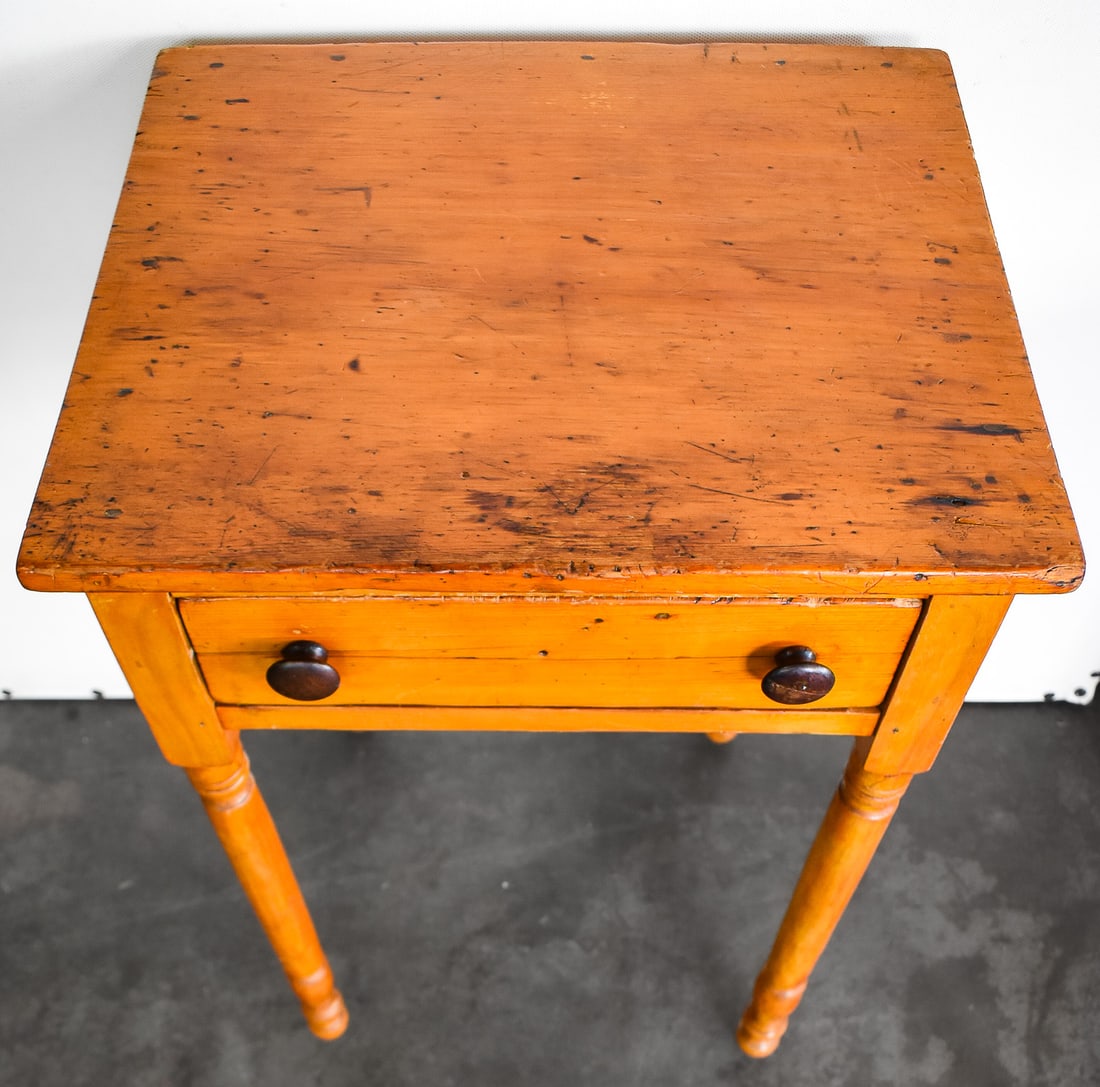 AMERICAN PINE SIDE TABLE - 2