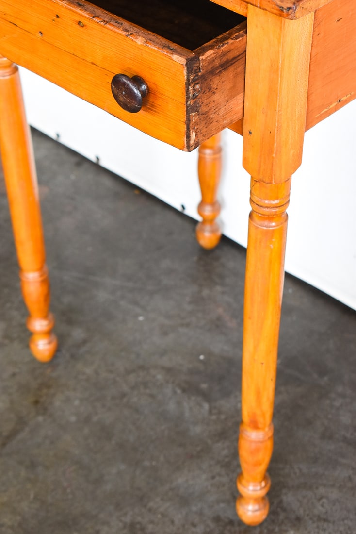 AMERICAN PINE SIDE TABLE - 3