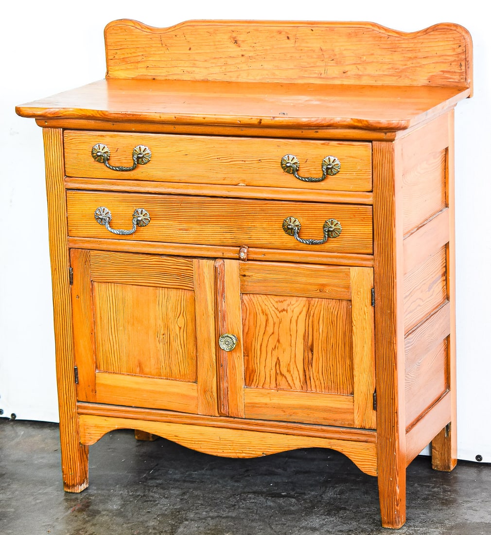 ANTIQUE MAPLE & OAK WASHSTAND: A maple and oak washstand, circa 1800s, measuring approx. 35" H x 30" W x 16.5" D.