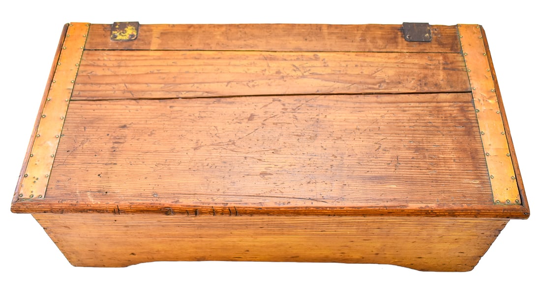 ANTIQUE PINE STORAGE CHEST - 2