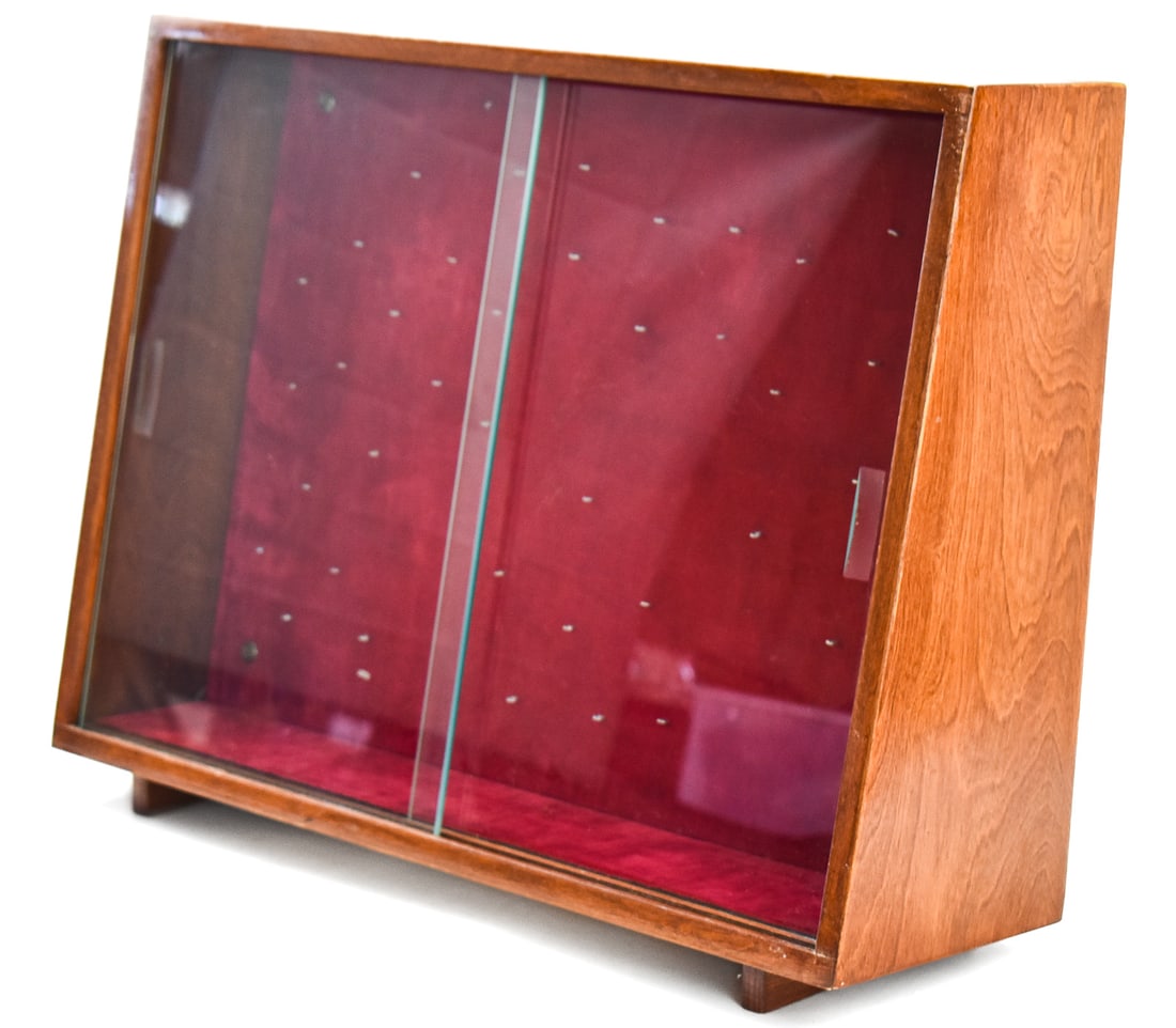 MID-CENTURY TABLETOP DISPLAY CASE: This tabletop display case was manufactured by Unique Furniture Makers in the mid to late 20th century. The wooden frame has a red velvet interior lining with holes to display jewelry as well as a