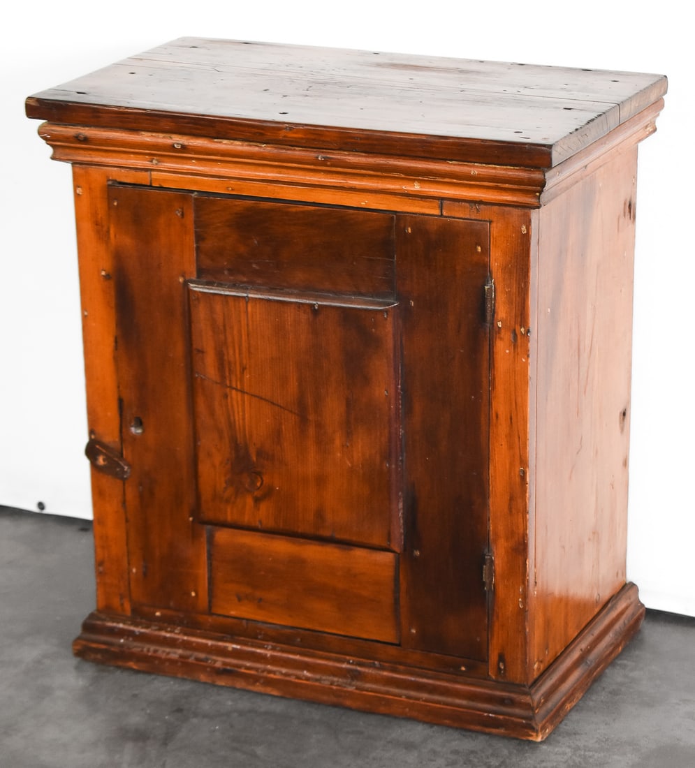 STANDING FLOOR/TABLE OR HANGING WALL CUPBOARD (1 of 3)