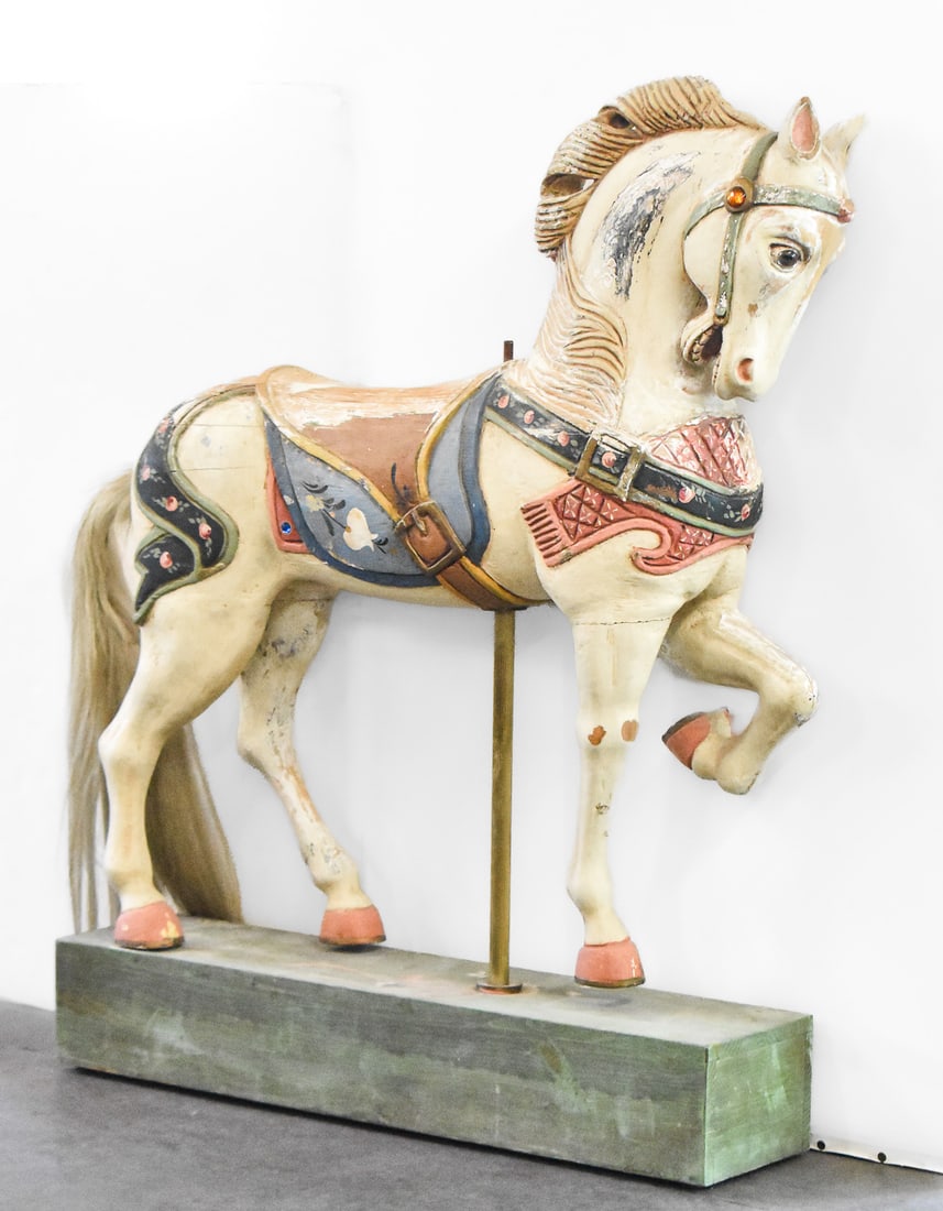WOODEN HERSCHELL-SPILLMAN STYLE "STANDER" CAROUSEL HORSE (1 of 4)