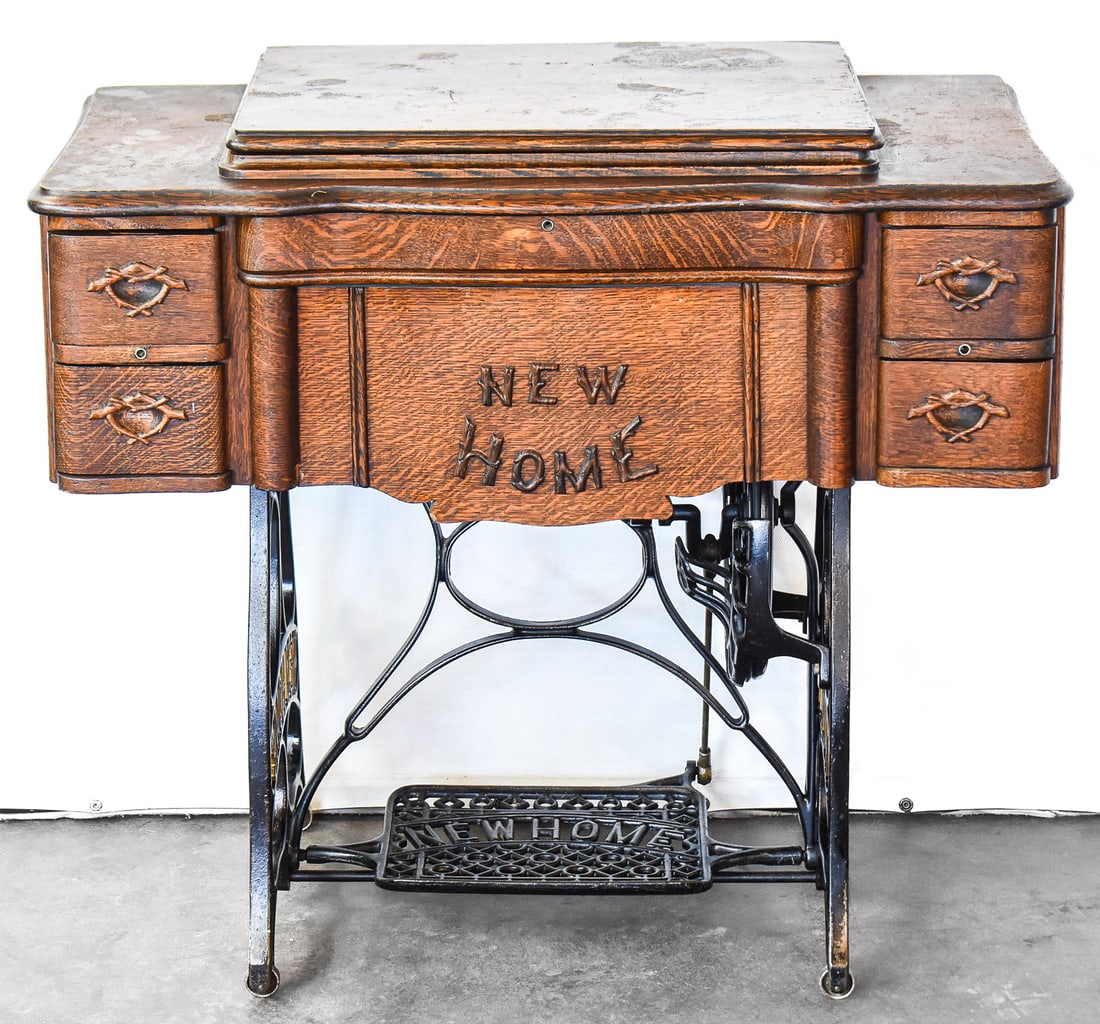 JANOME 712T TREADLE SEWING MACHINE WITH NEW HOME "SERIES A" SEWING TABLE, C. EARLY 20TH CENTURY (1 of 6)