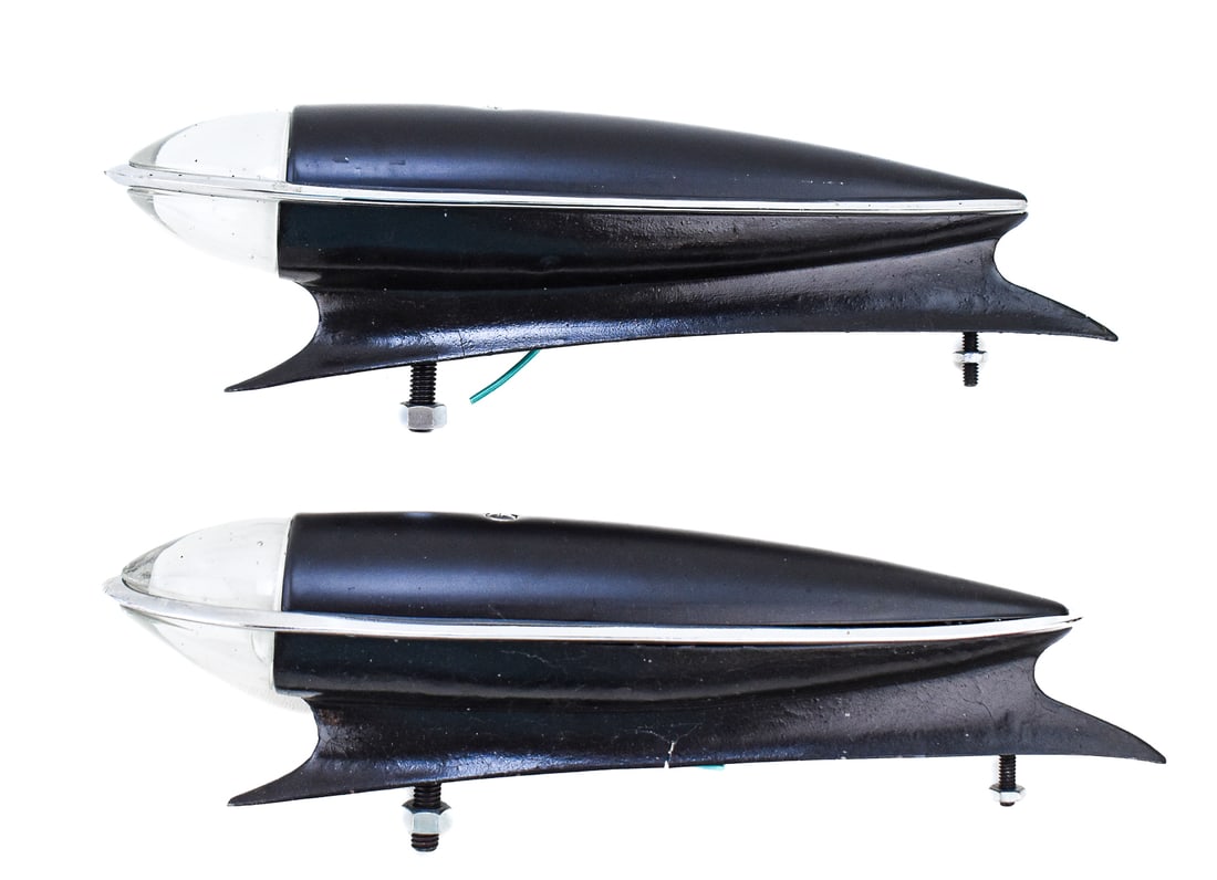 PAIR OF NEW OLD STOCK BULLET-SHAPED FENDER LAMPS (1 of 3)
