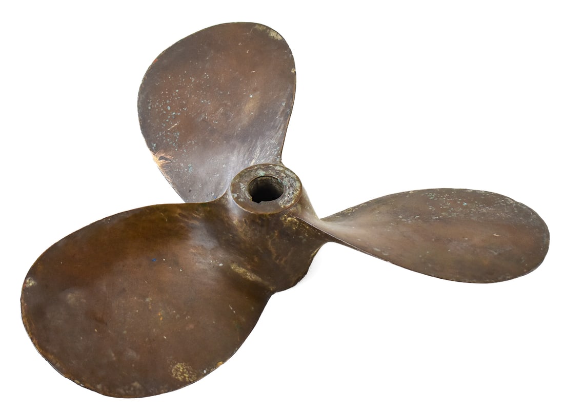 3 BLADE BRONZE BOAT PROPELLER: This item is a marine boat propeller manufactured by the company Gaines. The propeller is naturally patinaed by the bronze being exposed to saltwater. From fin to fin the propeller measures approx.