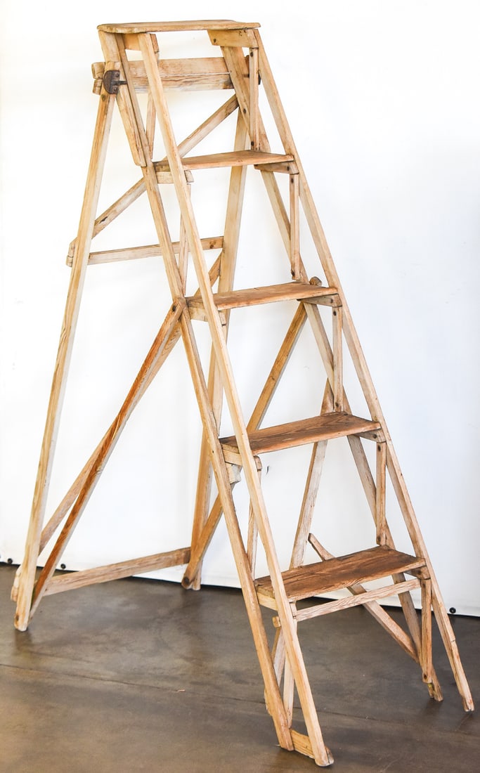 RUSTIC WOOD STEP LADDER (1 of 4)