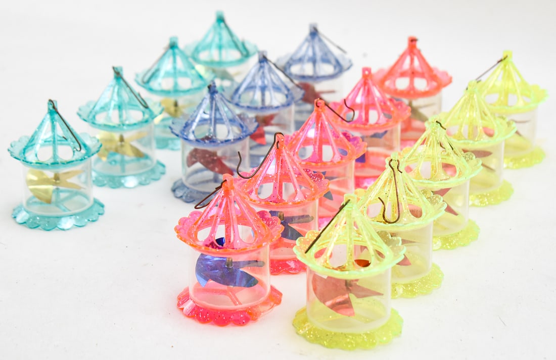 17 BIRDCAGE TWINKLER CHRISTMAS TREE ORNAMENTS, C. 1950s. (1 of 2)