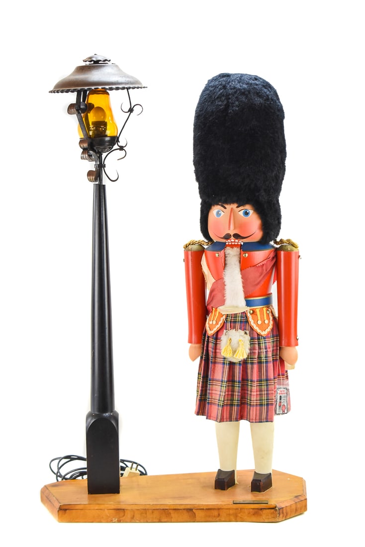 "SCHOTTLAND INFANTERIE 1828" VOLKMAR MATTHES GERMAN NUTCRACKER TABLE LAMP, C. 1960 (1 of 3)