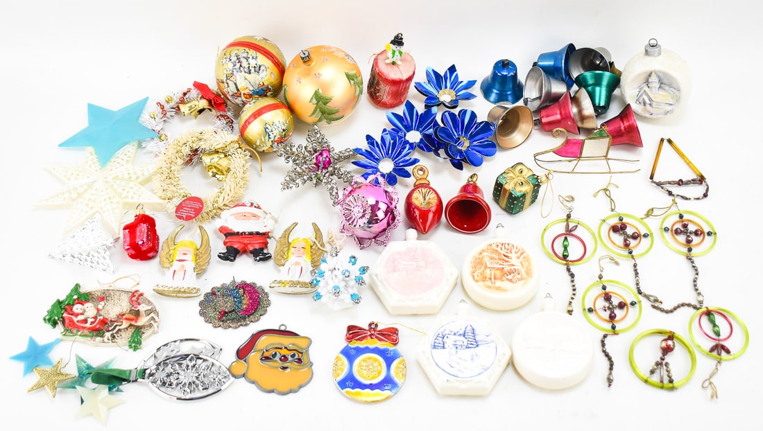 VINTAGE ORNAMENT COLLECTION (1 of 4)